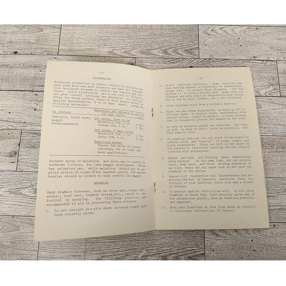 Pest Control Guide Fruit - University Illinois Ag Extension Leaflet 4 - Vtg 1965 - Picture 7 of 8